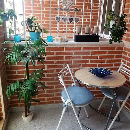 Amazing Sunny Flat With Balcony Pool Two Mins From The Beach Torrevieja Bagian luar foto